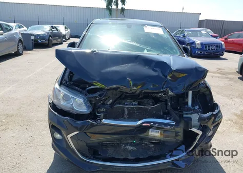 2018 Chevrolet Sonic Lt Auto z USA, uszkodzony, nr VIN 1G1JD5SG0J4137460